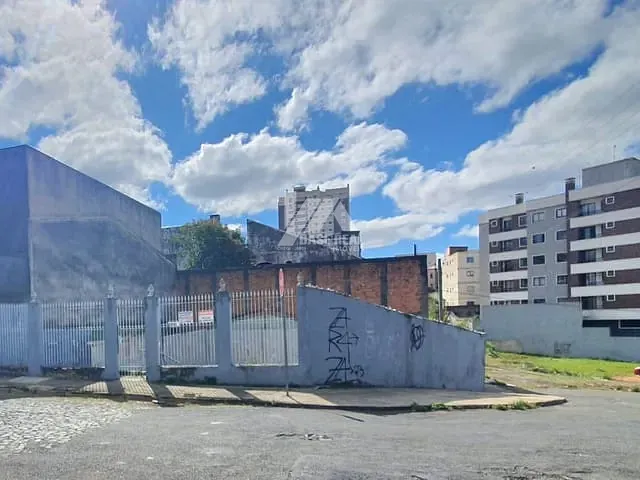 Terreno com 270m², à venda, no bairro Centro em Ponta Grossa