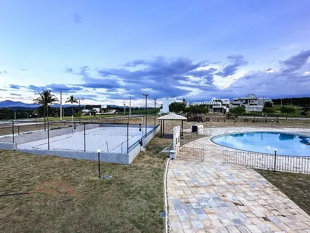 Terreno com 880m², à venda, no bairro Condomínio Lagoa Silvana - Parques do Vale em Caratinga