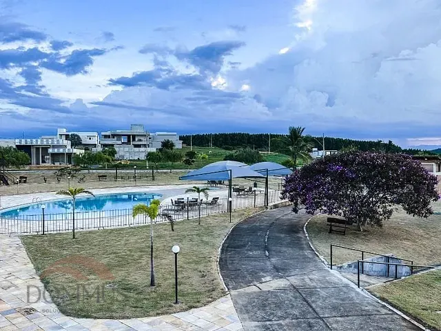 Terreno com 880m², à venda, no bairro Condomínio Lagoa Silvana - Parques do Vale em Caratinga