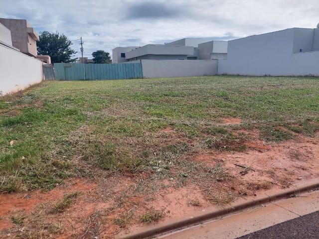 Terreno com 285m², à venda, no bairro Jardim Pinheiros em Birigüi