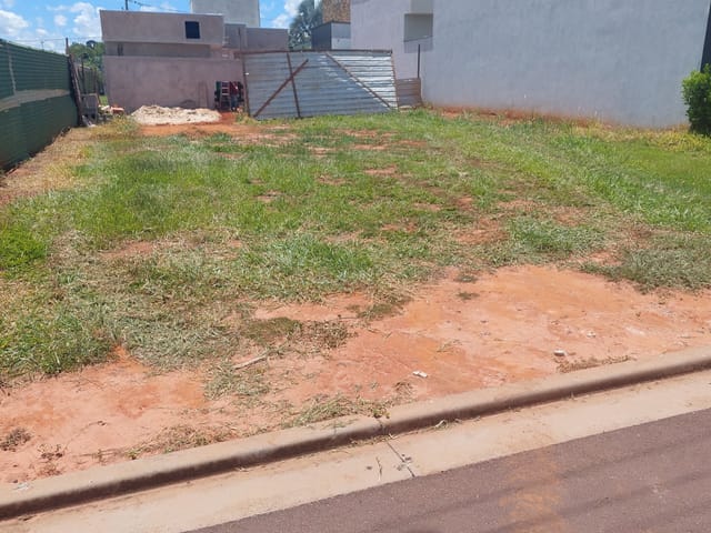 Terreno com 303m², à venda, no bairro Jardim Pinheiros em Birigüi