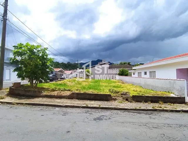 Terreno com 392m², à venda, no bairro Vila Mosconi em Andradas