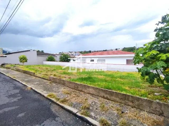 Terreno com 392m², à venda, no bairro Vila Mosconi em Andradas