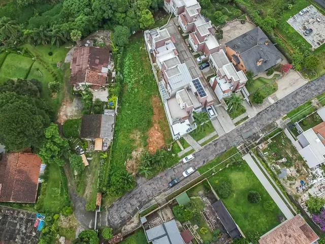 Terreno à venda, no bairro Campo Comprido em Curitiba