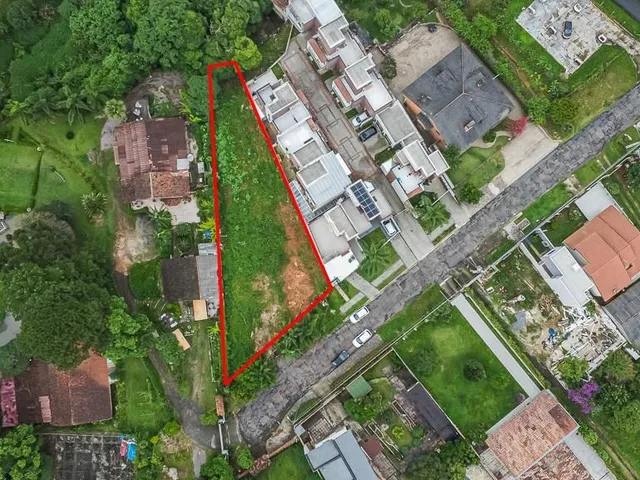 Terreno à venda, no bairro Campo Comprido em Curitiba