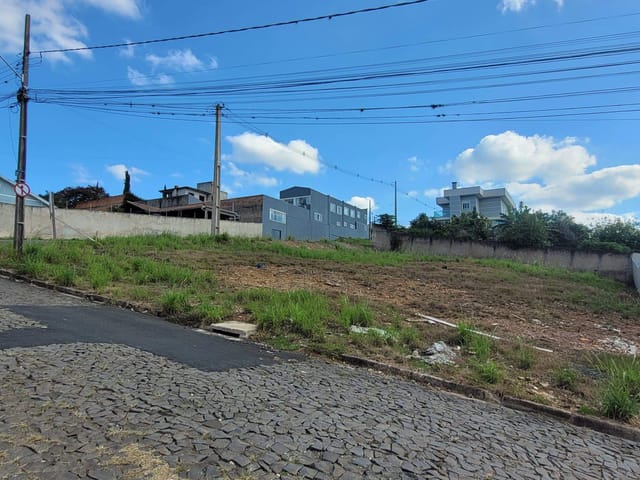 Terreno com 840m², à venda, no bairro Oficinas em Ponta Grossa