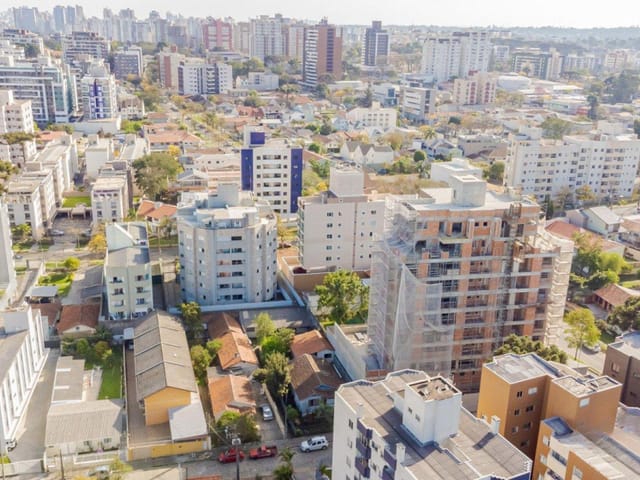 Terreno à venda, no bairro Bacacheri em Curitiba
