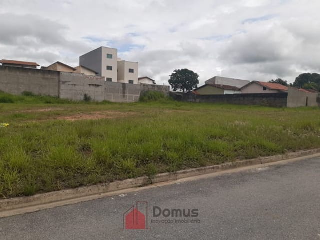 Terreno com 790m², à venda, no bairro Residencial Jardim Aurora em Pindamonhangaba