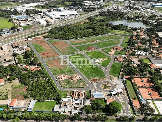 Terreno com 308m², à venda, no bairro Santa Terezinha em Paulínia