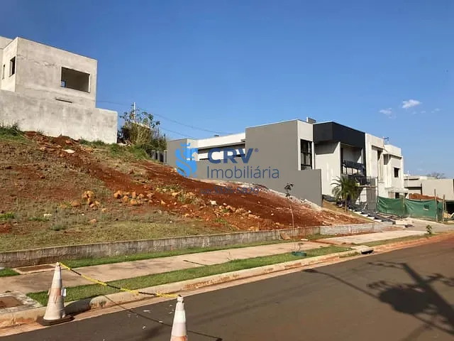 Terreno com 267m², à venda, no bairro Gleba Simon Frazer em Londrina