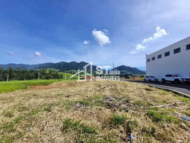 Terreno com 292m², à venda, no bairro Jardim Lima em Andradas