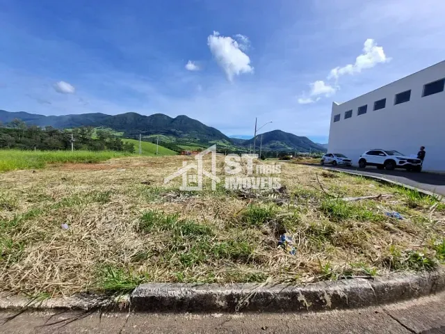 Terreno com 292m², à venda, no bairro Jardim Lima em Andradas