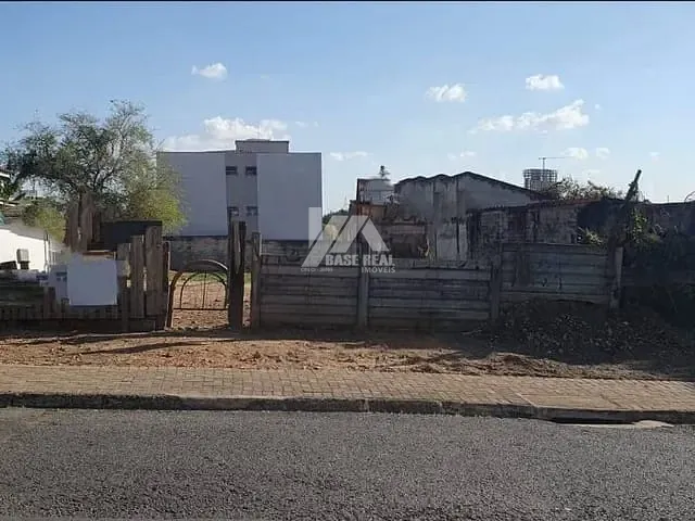 Terreno com 630m², à venda ou para alugar, no bairro Jardim Carvalho em Ponta Grossa