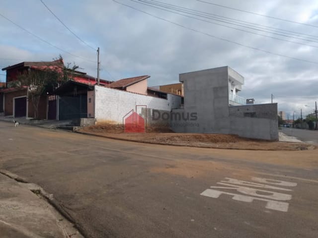 Terreno com 144m², à venda, no bairro Residencial Mombaça em Pindamonhangaba