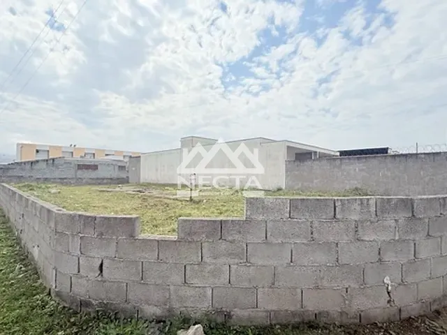 Terreno com 430m², à venda, no bairro Golfinhos em Caraguatatuba