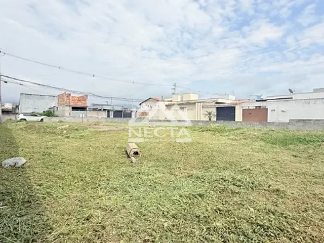 Terreno com 430m², à venda, no bairro Golfinhos em Caraguatatuba