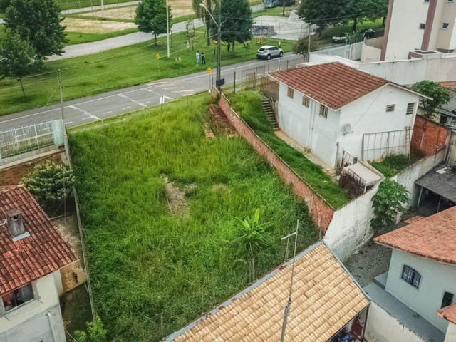 Terreno com 600m², à venda, no bairro Campo Comprido em Curitiba