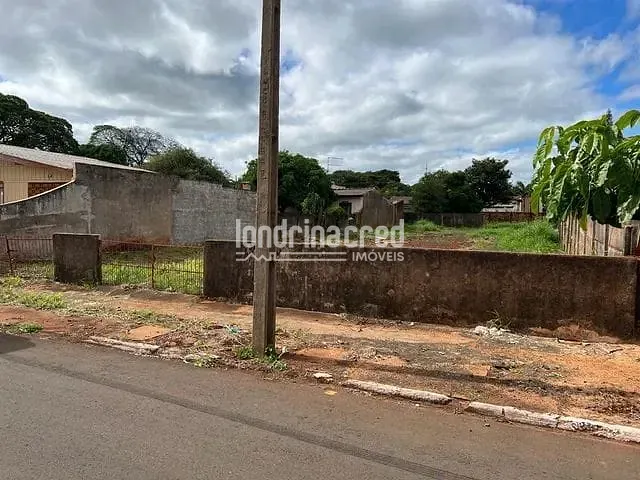 Terreno com 675m², à venda, no bairro Centro em Rolândia