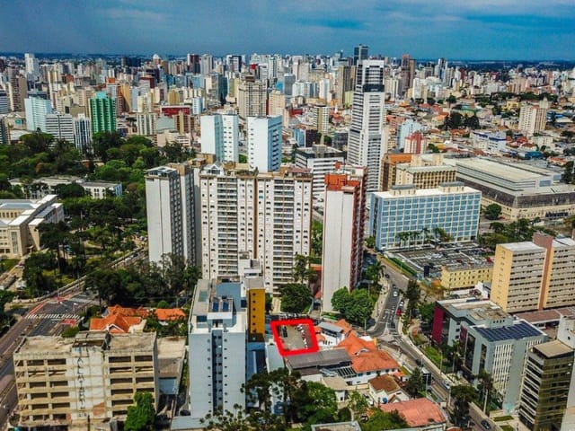 Terreno à venda, no bairro Centro Cívico em Curitiba