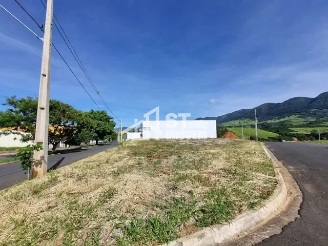 Terreno com 443m², à venda, no bairro Jardim Lima em Andradas