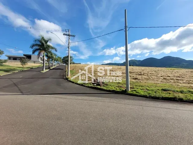 Terreno com 850m², à venda, no bairro Recanto Verde em Andradas