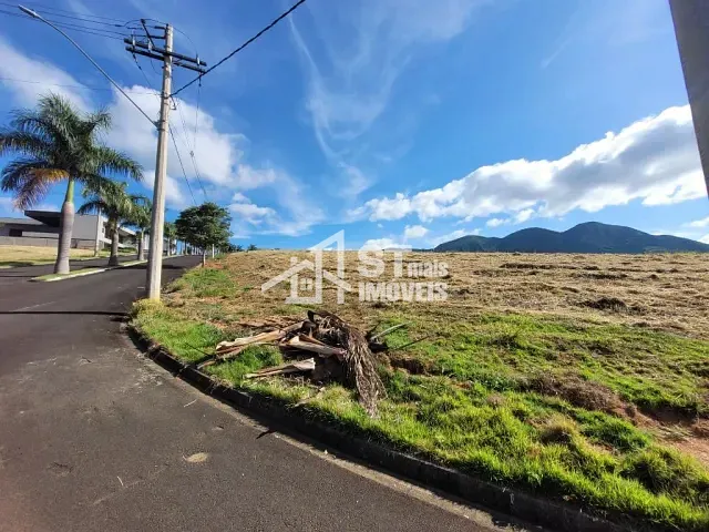 Terreno com 850m², à venda, no bairro Recanto Verde em Andradas