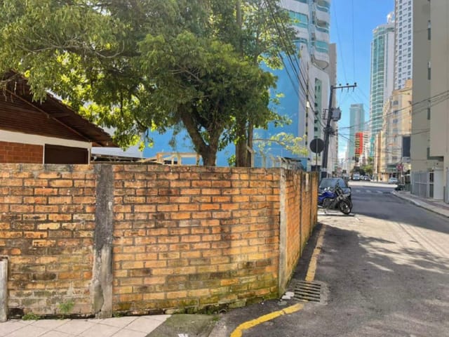 Terreno com 264m², à venda, no bairro Centro em Balneário Camboriú