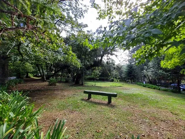 Terreno com 1230m², à venda, no bairro Alto do Capivari em Campos do Jordão