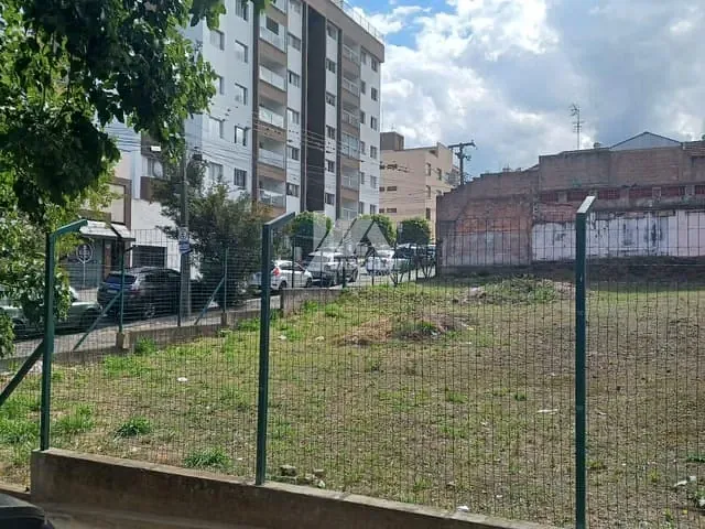 Terreno com 475m², à venda, no bairro Centro em Ponta Grossa