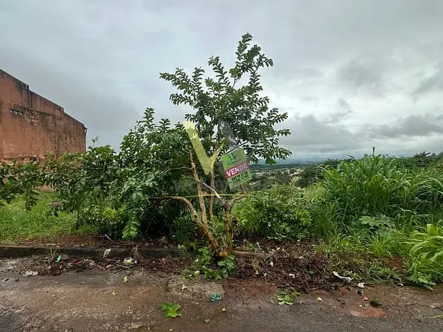 Terreno com 300m², à venda, no bairro Itamaraty em Anápolis