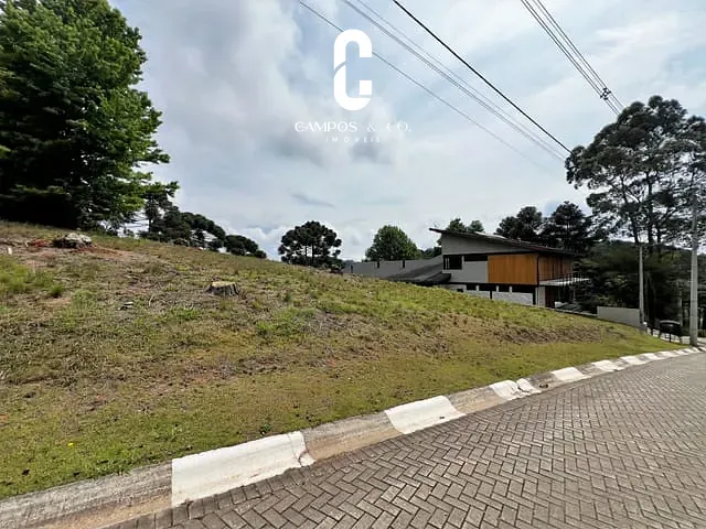 Terreno com 1004m², à venda, no bairro Alto do Capivari em Campos do Jordão
