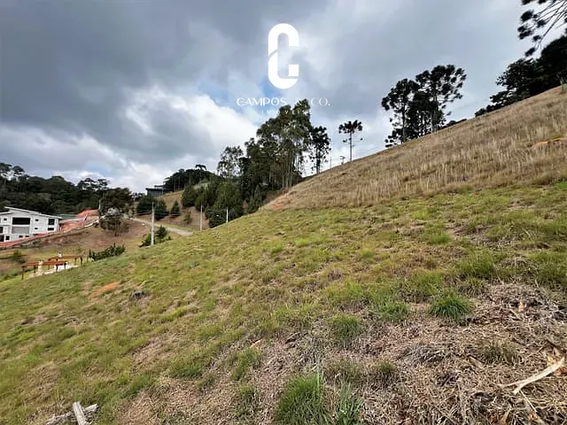 Terreno com 1079m², à venda, no bairro Alto do Capivari em Campos do Jordão