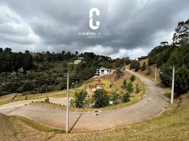 Terreno com 1079m², à venda, no bairro Alto do Capivari em Campos do Jordão