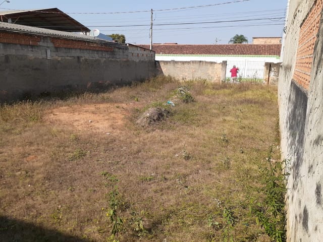 Terreno com 250m², à venda, no bairro Conjunto Residencial Araretama em Pindamonhangaba