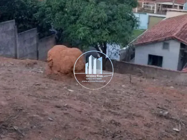 Terreno com 307m², à venda, no bairro Colinas de Santa Bárbara em Pouso Alegre