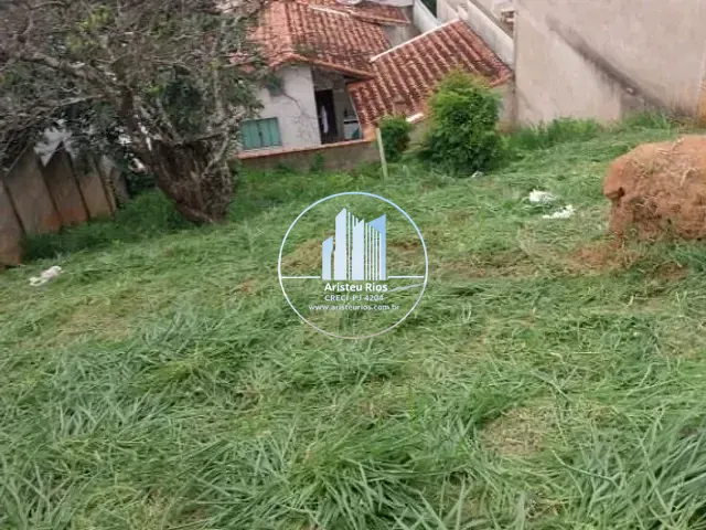 Terreno com 307m², à venda, no bairro Colinas de Santa Bárbara em Pouso Alegre