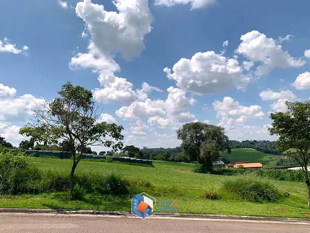 Terreno com 1350m², à venda, no bairro Loteamento Fazenda Dona Carolina em Itatiba