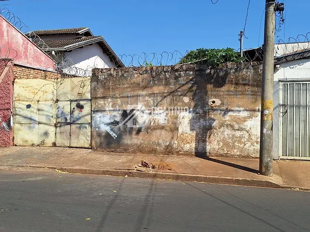 Terreno com 309m², à venda, no bairro Fabrício em Uberaba