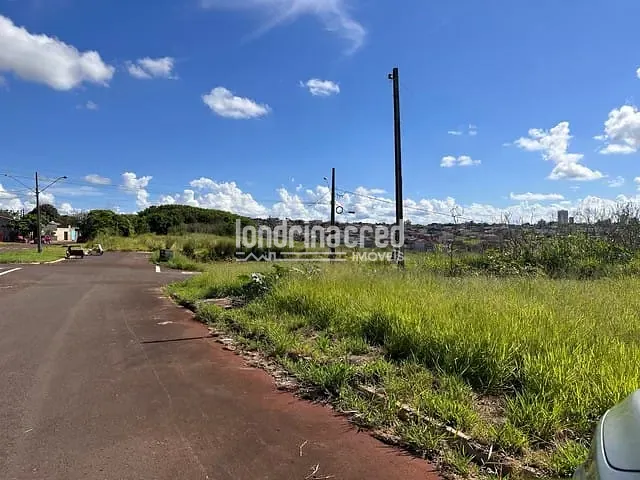 Terreno com 412m², à venda, no bairro Conjunto Residencial Roberto Conceição em Cambé