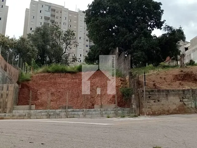 Terreno com 484m², à venda, no bairro Vila Santana II em Jundiaí