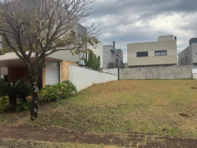 Terreno com 364m², à venda, no bairro Vivendas do Arvoredo em Londrina