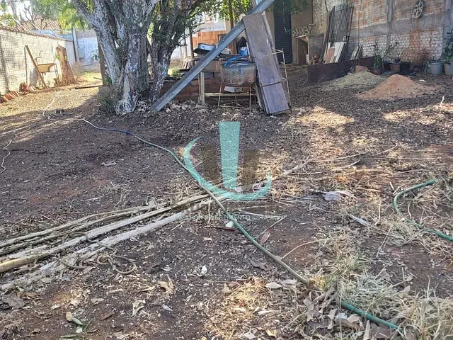 Terreno com 400m², à venda, no bairro Jardim Brasil (Vila Xavier) em Araraquara