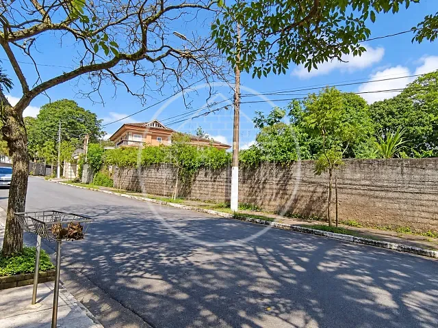 Terreno com 1010m², à venda, no bairro Jardim Guarapiranga em São Paulo