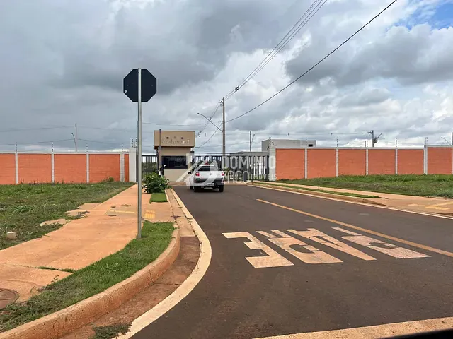 Terreno com 250m², à venda, no bairro Recreio dos Bandeirantes em Uberaba