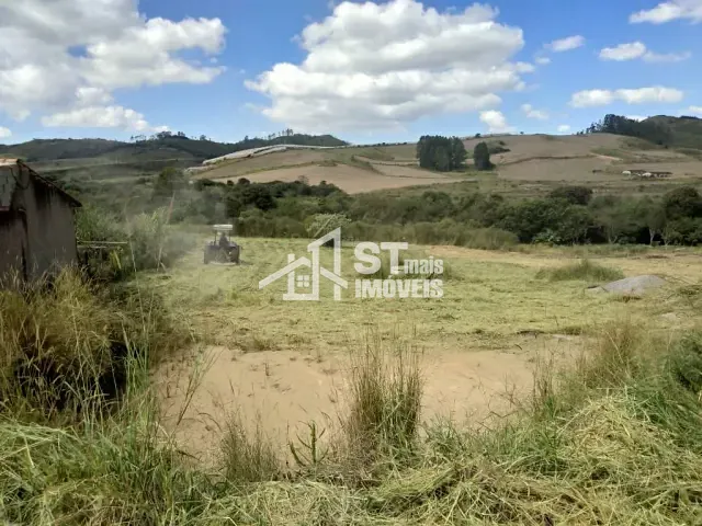 Terreno com 2215m², à venda, no bairro Rural em Andradas