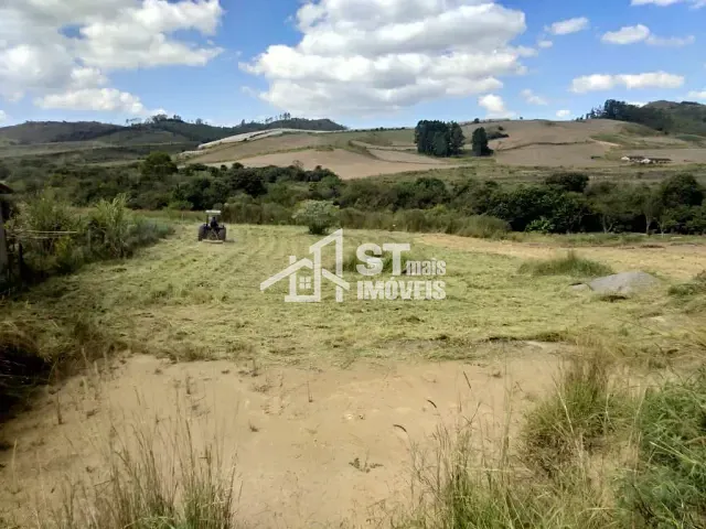 Terreno com 2215m², à venda, no bairro Rural em Andradas