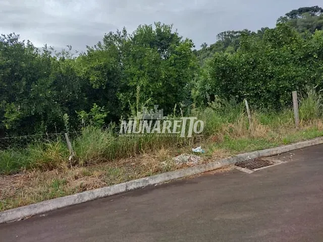 Terreno com 477m², à venda, no bairro Centro em Ipira