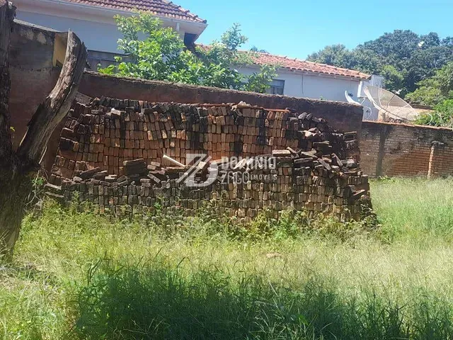 Terreno com 587m², à venda, no bairro Centro em Conceição das Alagoas