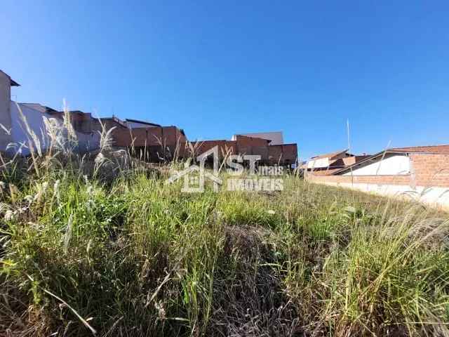 Terreno com 160m², à venda, no bairro David de Paula em Andradas