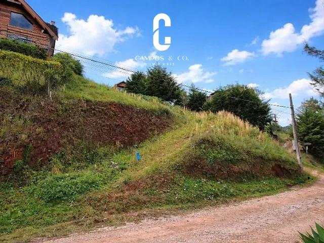 Terreno com 915m², à venda, no bairro Vila Natal em Campos do Jordão